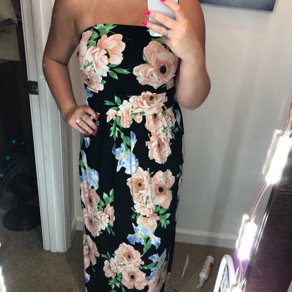 A dress - Picture 1 of 1